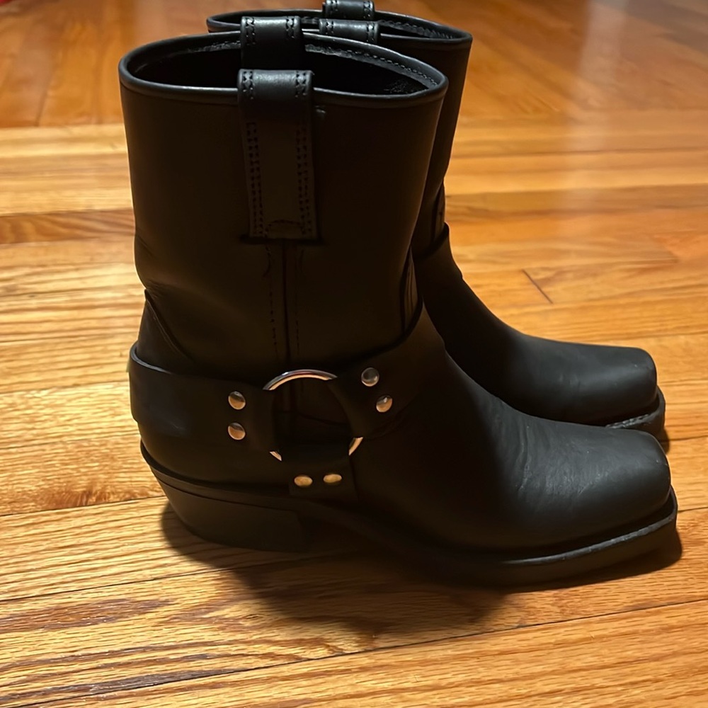 EUC Frye Harness 8R women’s size 6